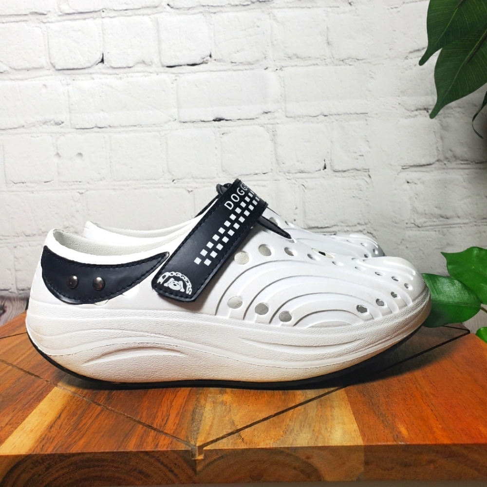 Doggers water shoes Sz 6 Make an offer!!